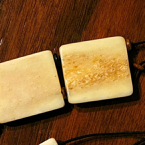 🔴 Carved Bone Bracelet - Picture 10 of 12
